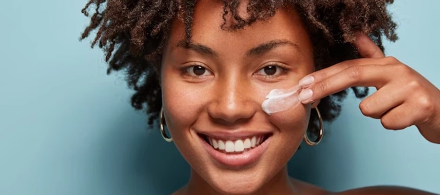 Imagem do post Protetor solar com cobertura natural: como unir proteção e beleza? 