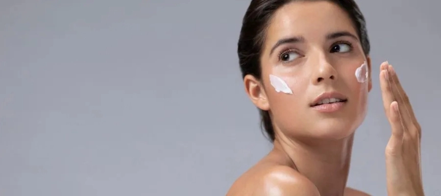 Imagem do post Dermatite actínica provoca manchas na pele? Quais as causas?