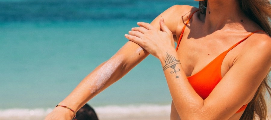 Imagem do post Quantas vezes temos que repor o protetor solar na praia? Quais os cuidados?