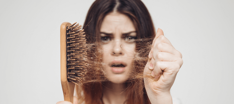 Imagem do post O que fazer quando o cabelo está caindo muito? Veja 4 possíveis tratamentos