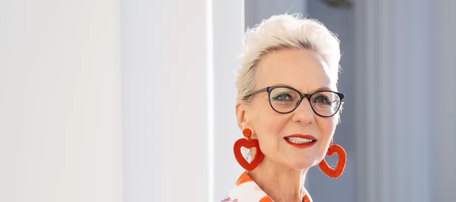 Imagem do post O que causa cabelo branco: 5 fatores que levam ao embranquecimento dos fios